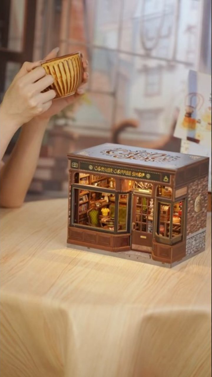 londyńska kawiarnia z 1689 roku – miniatura z led! ☕✨